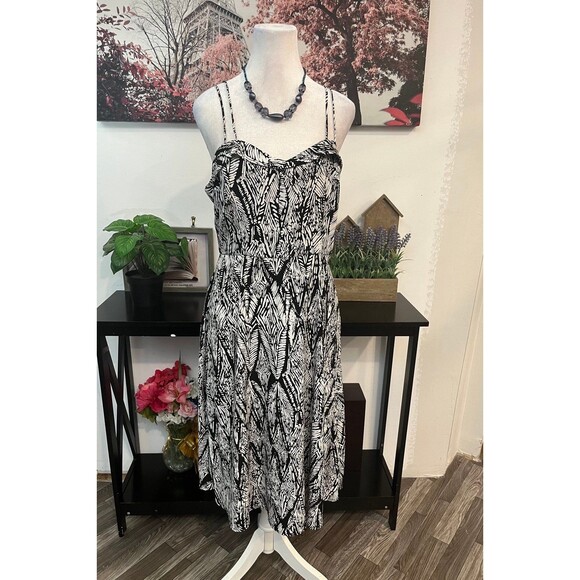 Forever 21 Women’s a line dress medium sleeveless Sweetheart Adjustable straps - Picture 2 of 12